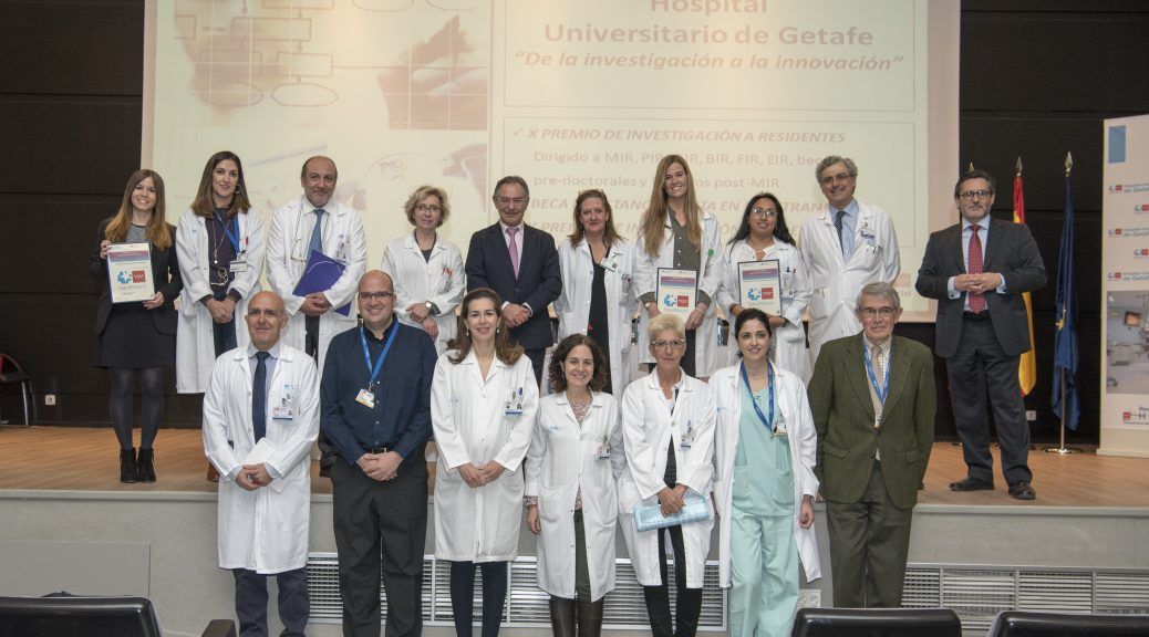 Foto de familia entrega de premios X Jornada Científica Hospital de Getafe